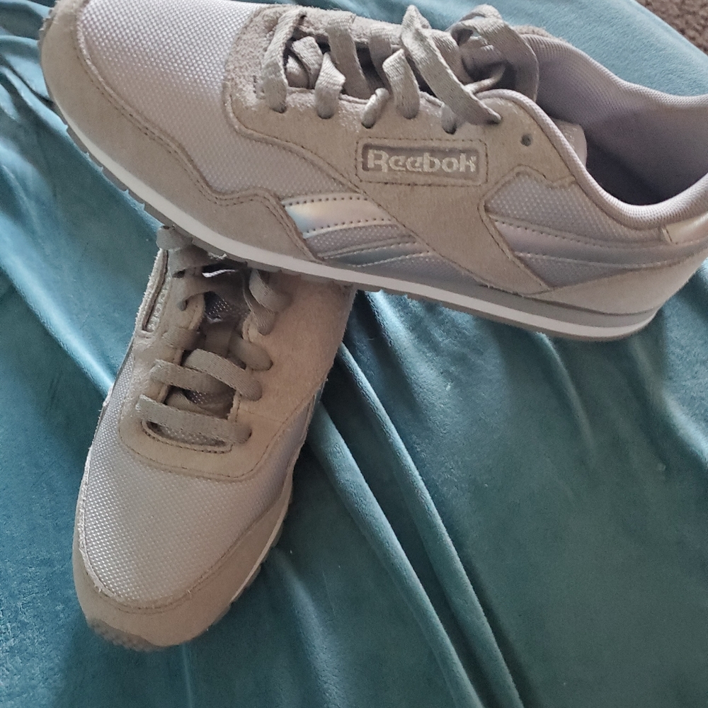 Shoes - Picture 4 of 6